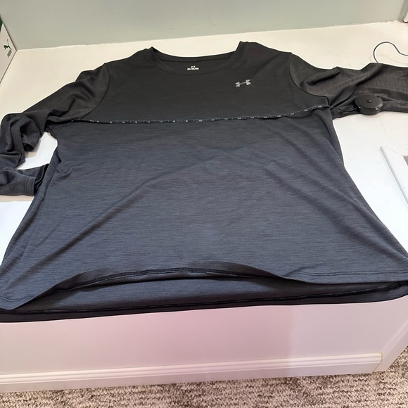 Under Armour Dark Gray Long Sleeve Shirt Size XL - Picture 5 of 7